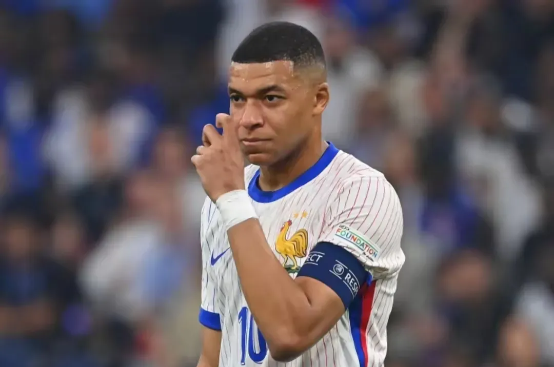 壹号- 姆巴佩新星重要助攻表现突出，G2前途光明！观众掌声雷动