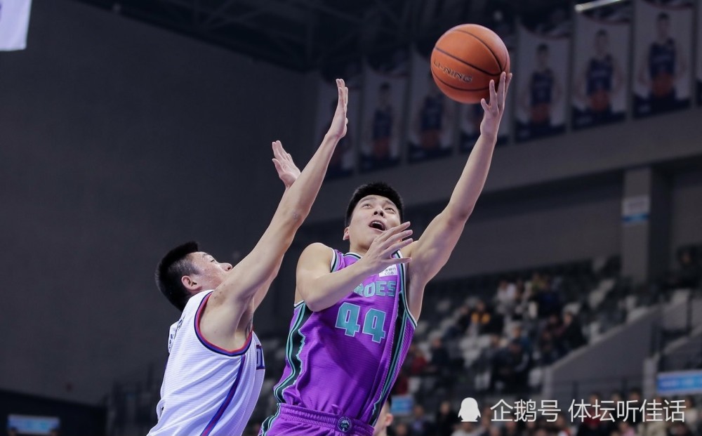  中国香港冰球队队员赛后遭围殴 