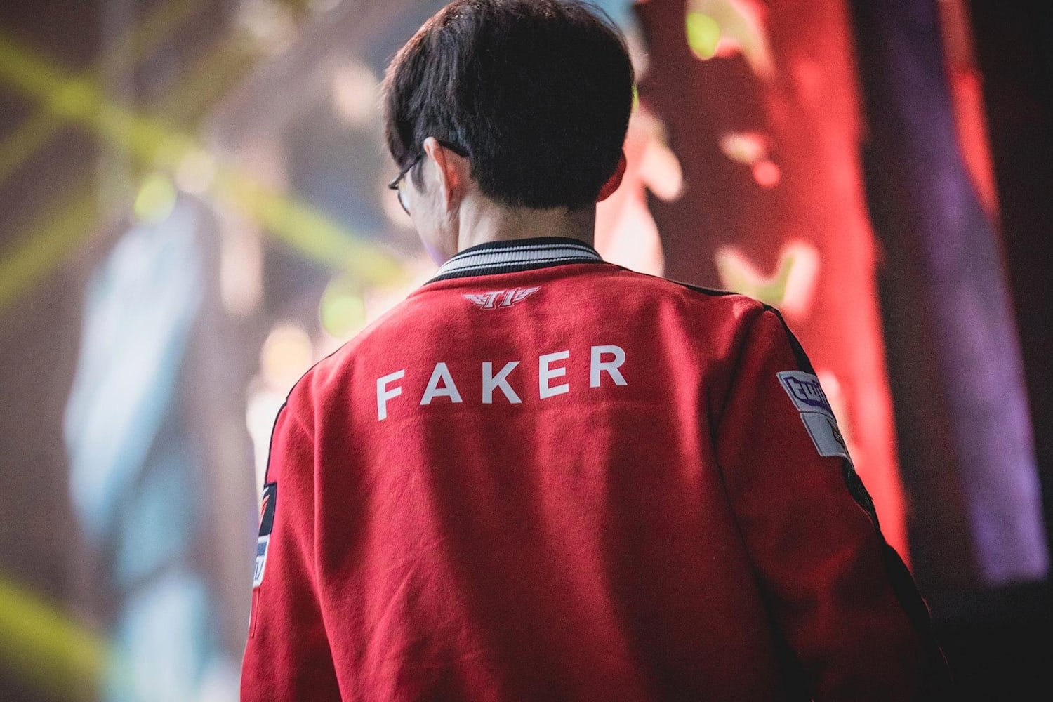 YIHAO-包含Faker迎来七赛季高光表现，公牛球迷沸腾！的词条